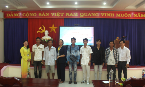 Trung tâm Dịch vụ việc làm tỉnh Cà Mau tổ chức tiếp đón người lao động và phụ huynh tham dự buổi họp mặt Chương trình thực tập sinh tại Nhật Bản