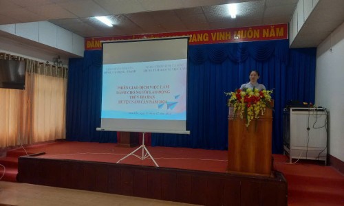 Phiên giao dịch việc làm tại huyện Năm Căn