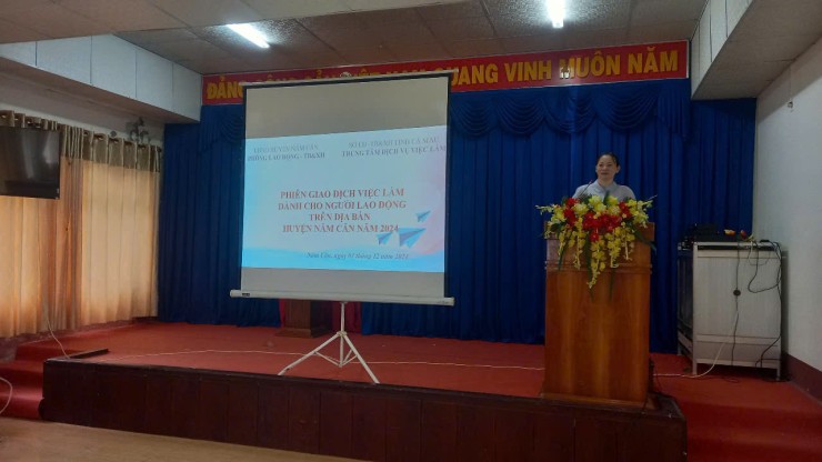 Phiên giao dịch việc làm tại huyện Năm Căn