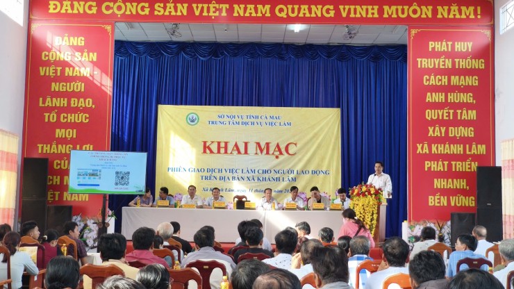 Phiên giao dịch việc làm tại xã Khánh Lâm - Cơ hội nắm bắt xu thế tìm việc của người lao động