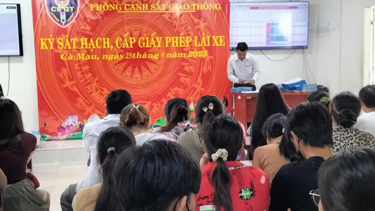 Tiếp tục tổ chức thi sát hạch cấp giấy phép lái xe mô tô hạng A1 tại Trung tâm Dịch vụ việc làm Cà Mau