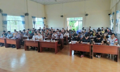Tư vấn giới thiệu việc làm tại các ấp, xã có đông đồng bào dân tộc thiểu số tại xã Tân Phú, huyện Thới Bình.