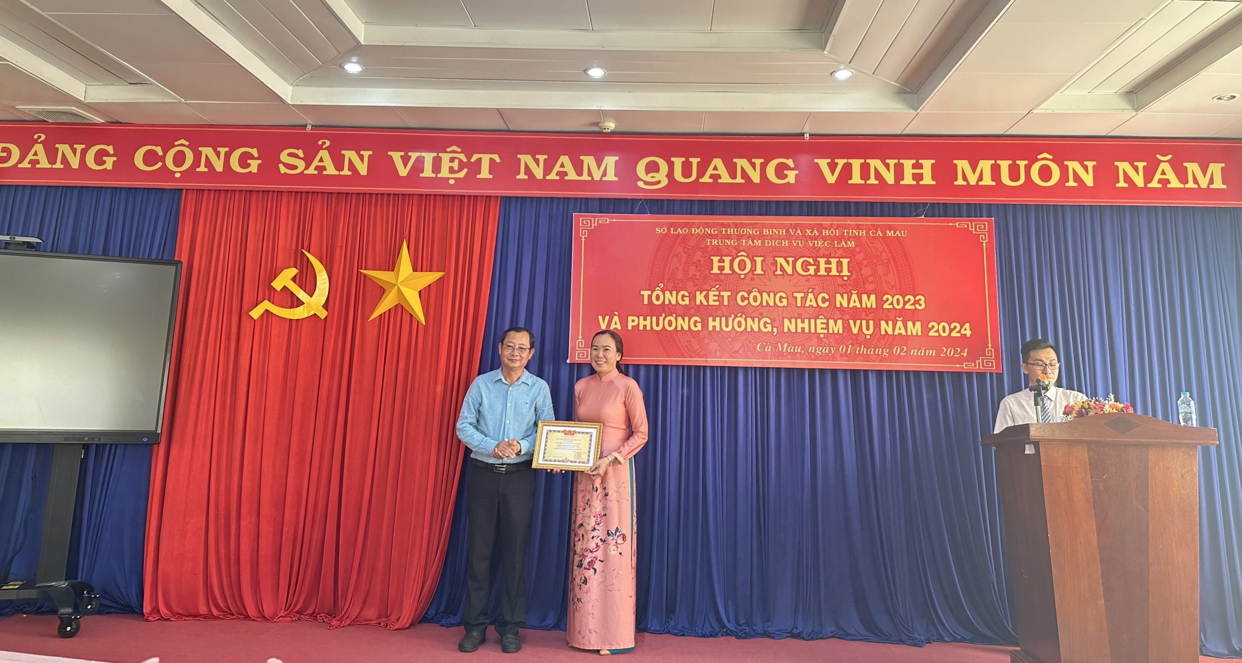 gd-nhan-giay-khen.jpg