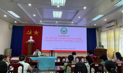 Tập huấn kỹ năng tư vấn, giao tiếp văn hóa và đạo đức công vụ cho viên chức, người lao động Trung tâm Dịch vụ việc làm tỉnh Cà Mau
