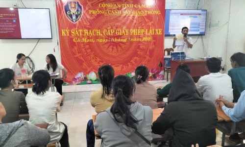 Trung tâm Dịch vụ việc làm tỉnh Cà Mau phối hợp tổ chức kỳ thi sát hạch, cấp giấy phép lái xe mô tô hạng A1 cho người dân trên địa bàn tỉnh Cà Mau