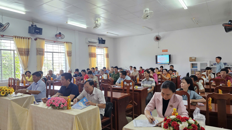 Tuyên truyền, tư vấn, giới thiệu việc làm trực tiếp cho người lao động trên 02 địa bàn xã Phong Lạc và Phong Điền huyện Trần Văn Thời