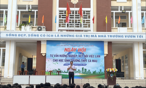 Ngày hội tư vấn hướng nghiệp, kết nối việc làm  cho học sinh Trường THPT Cà Mau