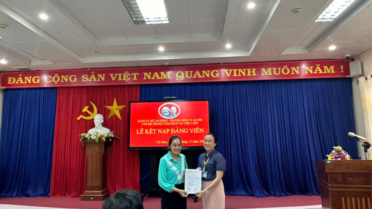 Tiếp tục công tác tạo nguồn, phát triển Đảng viên
