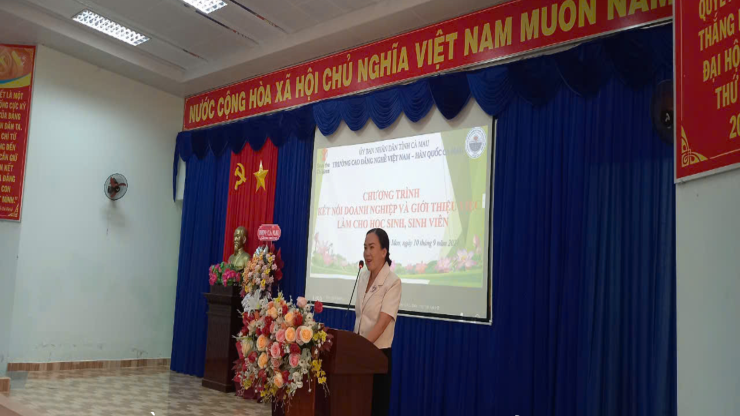 Tư vấn, định hướng cho học sinh, sinh viên đang theo học nghề tại Trường Cao đẳng nghề Việt Nam - Hàn Quốc Cà Mau