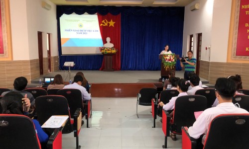 Tổ chức thành công Phiên giao dịch việc làm tại huyện Phú Tân 2023