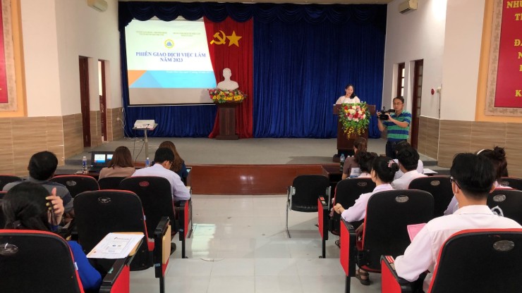 Tổ chức thành công Phiên giao dịch việc làm tại huyện Phú Tân 2023