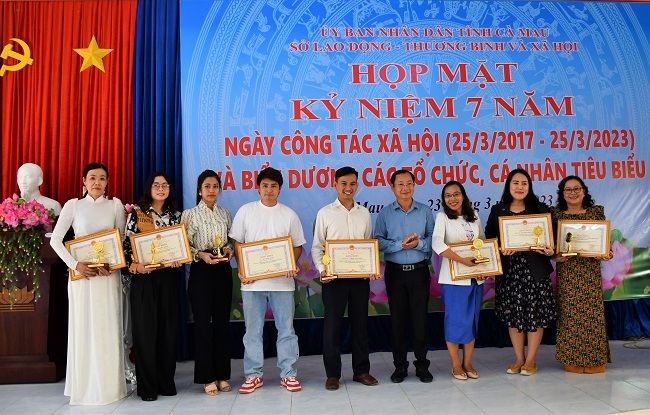 https://www.camau.gov.vn/wps/wcm/connect/dad3ee6f-85aa-465e-88d8-2077516c11f7/1/DSC_4341+%282%29.JPG?MOD=AJPERES&CVID=