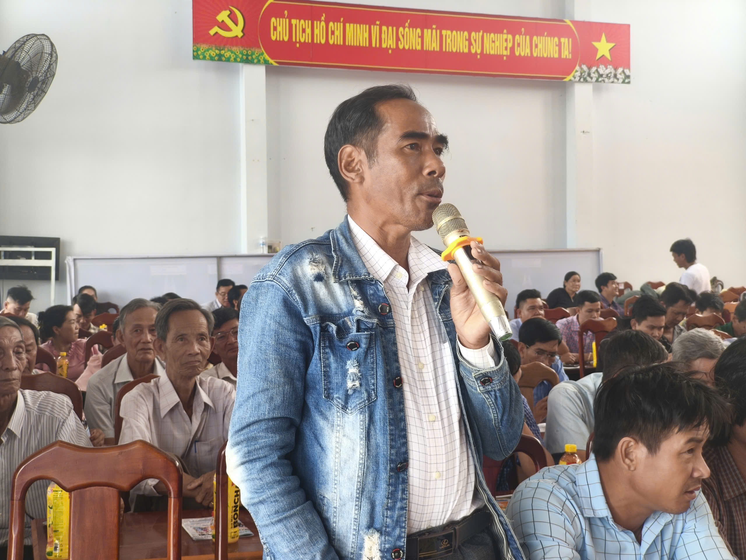nlđ trao đổi tại Phiên gd
