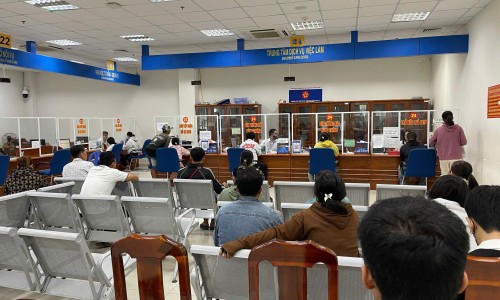 Tiếp tục nâng cao tinh thần phục vụ người lao động đến nộp hồ sơ giải quyết trợ cấp thất nghiệp gắn với tư vấn, giới thiệu việc làm