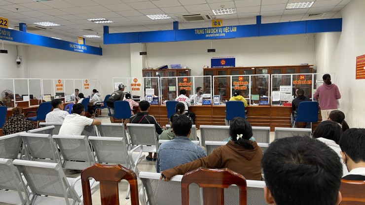 Tiếp tục nâng cao tinh thần phục vụ người lao động đến nộp hồ sơ giải quyết trợ cấp thất nghiệp gắn với tư vấn, giới thiệu việc làm