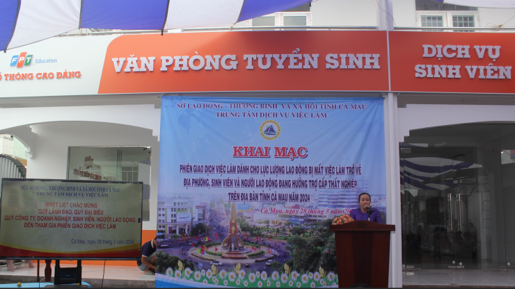 Phiên giao dịch việc làm dành cho lực lượng lao động bị mất việc làm trở về địa phương, sinh viên và người lao động đang hưởng trợ cấp thất nghiệp