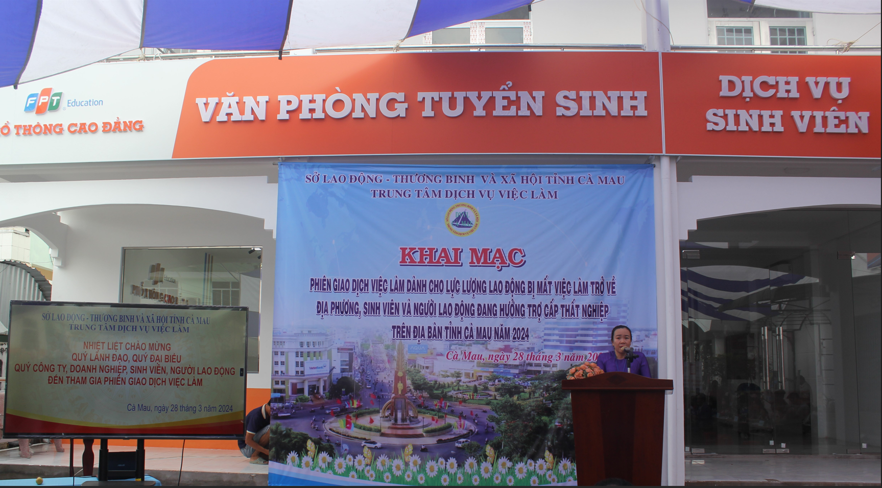 phat-bieu-khai-mac-1-1.png