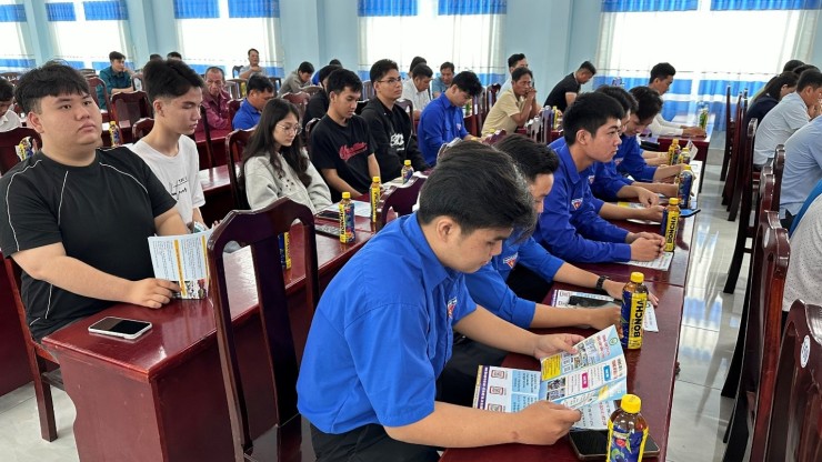 Đưa sàn giao dịch việc làm về cơ sở – Cánh cửa an sinh cho người lao động xã Vĩnh Mỹ