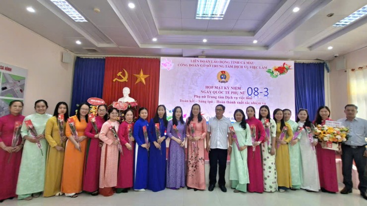 Họp mặt kỷ niệm Ngày Quốc tế Phụ nữ 8/3 cho nữ Trung tâm Dịch vụ việc làm tỉnh Cà Mau
