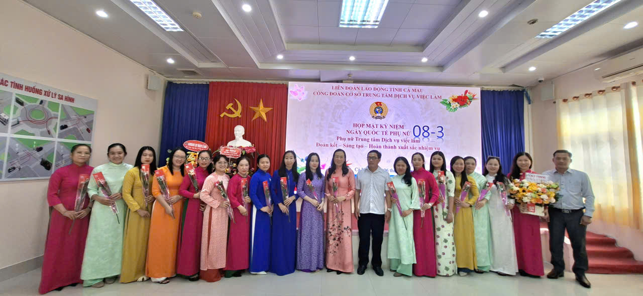 vc-nld-tang-hoa-tai-tru-so-chinh.jpg