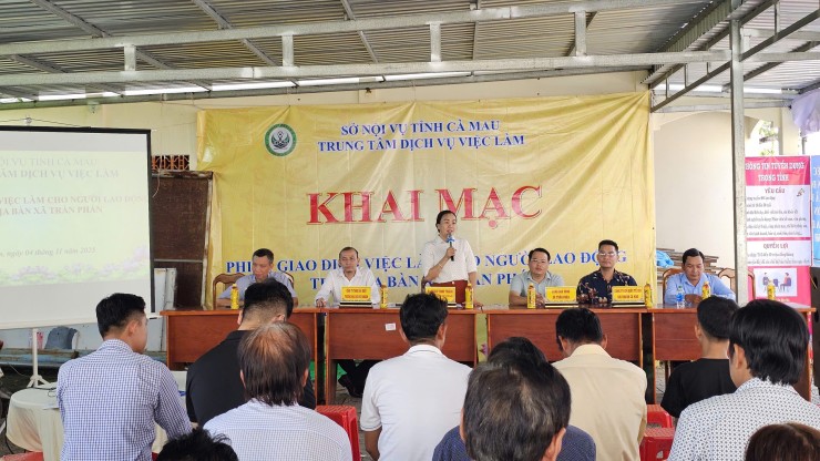 Phiên giao dịch việc làm tại xã Trần Phán - Kết nối việc làm, định hướng tương lai