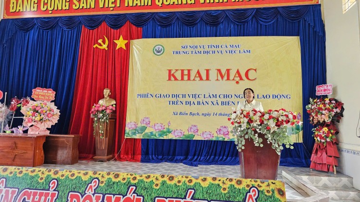 Phiên giao dịch việc làm tại Biển Bạch mở rộng cơ hội việc làm cho người lao động