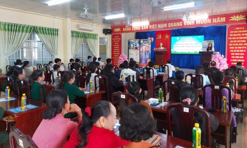 Sôi nổi phiên giao dịch việc làm kết nối cung - cầu lao động tại phường Hiệp Thành