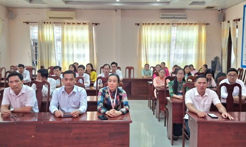 Trung tâm Dịch vụ việc làm tỉnh Cà Mau tổ chức sinh hoạt dưới cờ ngày 06/7/2026 với mẫu chuyện “Những lời Bác dạy đầu tiên”