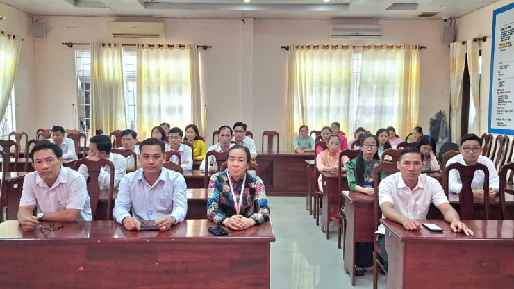 Trung tâm Dịch vụ việc làm tỉnh Cà Mau tổ chức sinh hoạt dưới cờ ngày 06/7/2026 với mẫu chuyện “Những lời Bác dạy đầu tiên”