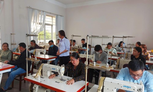 Trung Tâm Dịch Vụ Việc Làm Tỉnh Cà Mau: Khai Giảng Lớp May Công Nghiệp Khóa 1 Năm 2026