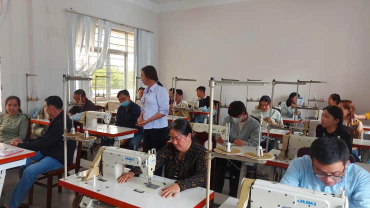 Trung Tâm Dịch Vụ Việc Làm Tỉnh Cà Mau: Khai Giảng Lớp May Công Nghiệp Khóa 1 Năm 2026